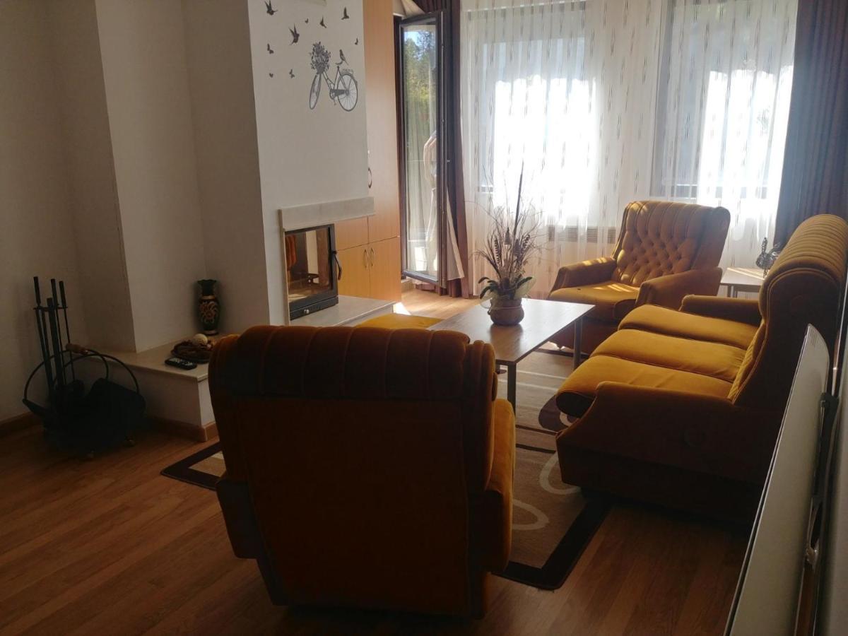 Apartment "Moni" ปอมโปโรโว ภายนอก รูปภาพ