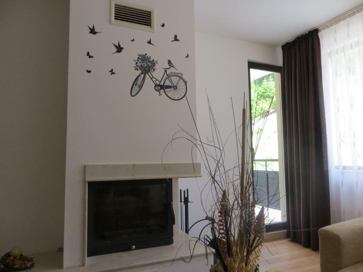 Apartment "Moni" ปอมโปโรโว ภายนอก รูปภาพ